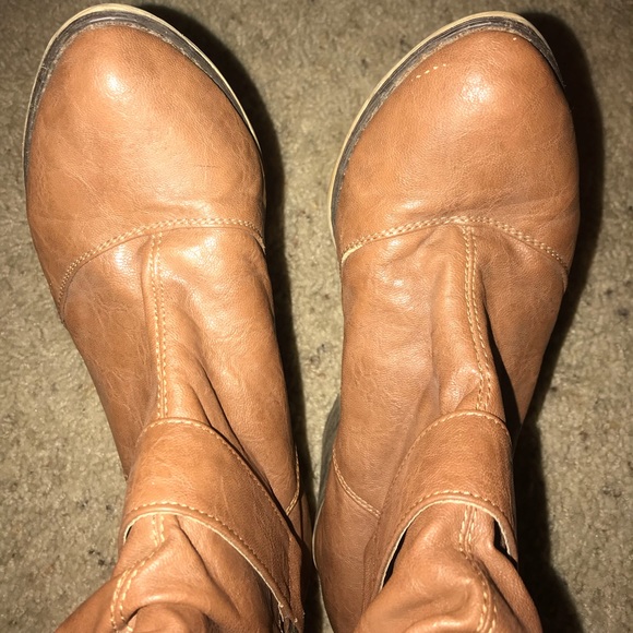 Women’s Tan Boots - Picture 2 of 6